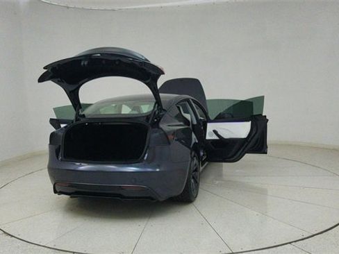 Used 2025 Tesla Model 3 Performance image 77