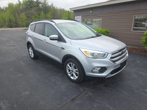 Used 2017 Ford Escape SE w/ Equipment Group 201A FWD image 4