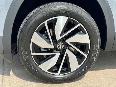 New 2026 Volkswagen Atlas SE FWD image 35