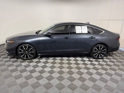 Used 2023 Honda Accord Touring image 3