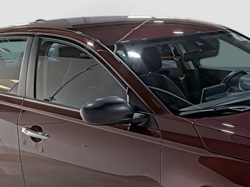 Used 2024 Nissan Altima 2.5 SV image 15