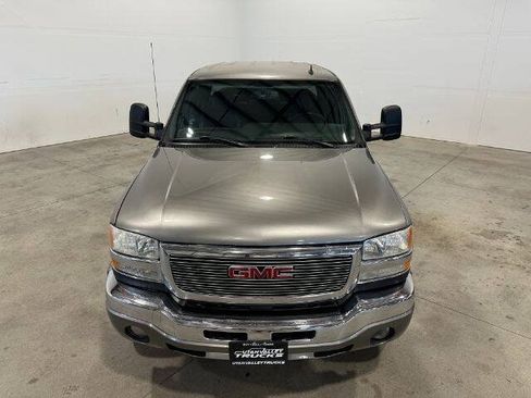 Used 2006 GMC Sierra 2500 SLT w/ Heavy-Duty Power Package AWD/4WD image 4