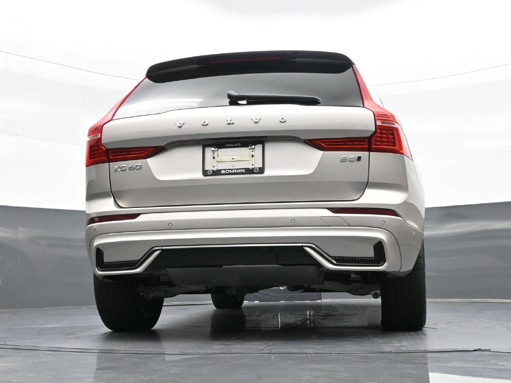 Certified 2024 Volvo XC60 B5 Plus AWD/4WD image 32