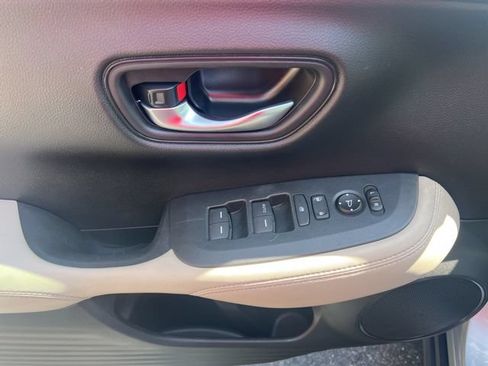 Used 2025 Honda HR-V LX image 6