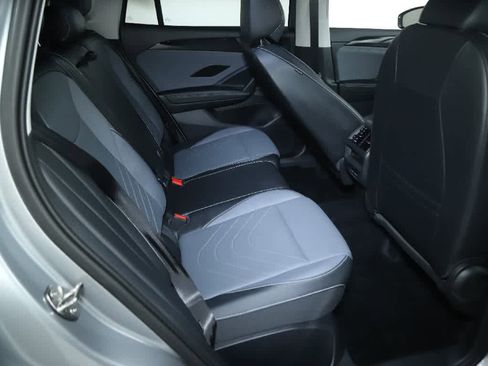 Certified 2025 Volkswagen Tiguan SE image 31