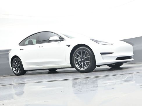 Used 2022 Tesla Model 3 Long Range AWD/4WD image 27