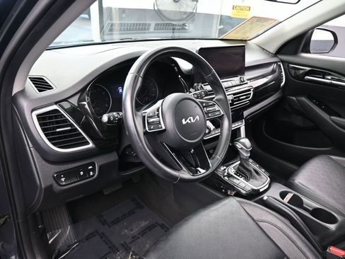 Used 2022 Kia Seltos EX image 10