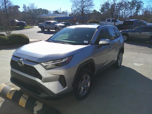 Used 2025 Toyota RAV4 XLE image 6