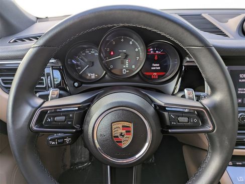 Used 2025 Porsche Macan Base image 27