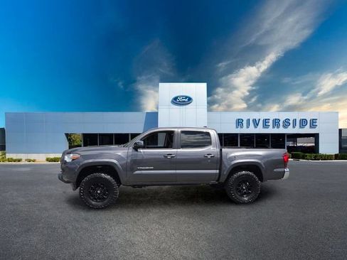 Used 2021 Toyota Tacoma SR5 AWD/4WD image 4
