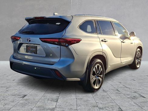 Used 2020 Toyota Highlander XLE image 11