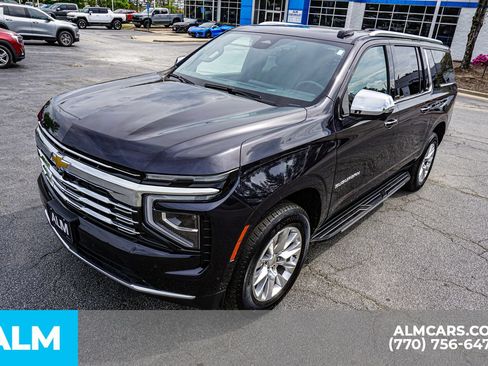 Used 2025 Chevrolet Suburban Premier AWD/4WD image 18