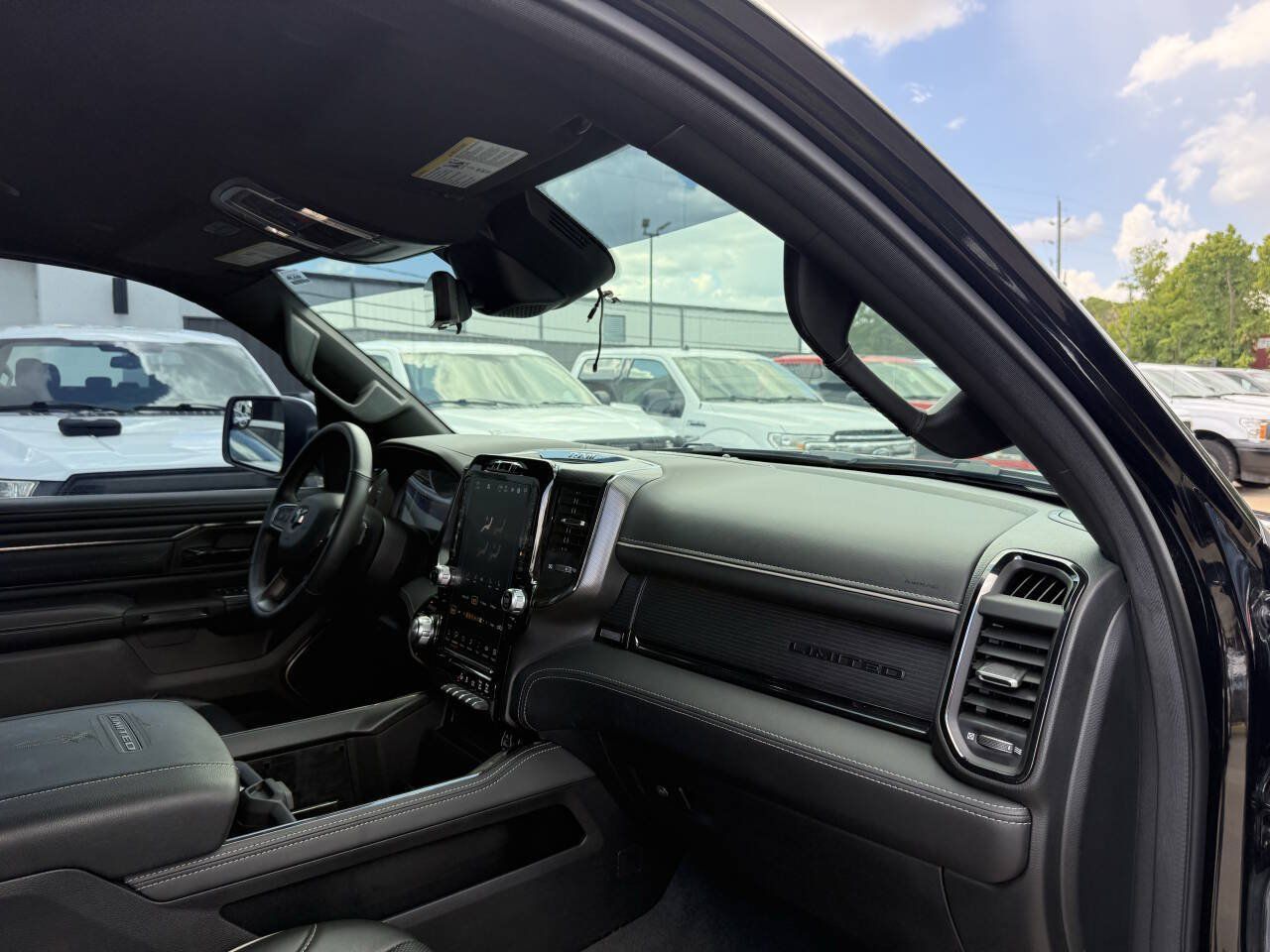 Used 2024 RAM 1500 Limited AWD/4WD image 9