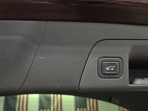 Used 2021 Buick Envision Avenir w/ Technology Package II image 11