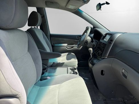 Used 2009 Toyota Sienna LE FWD image 18