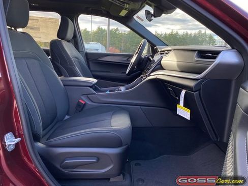 New 2025 Jeep Grand Cherokee Laredo X w/ Luxury Tech Group I image 6