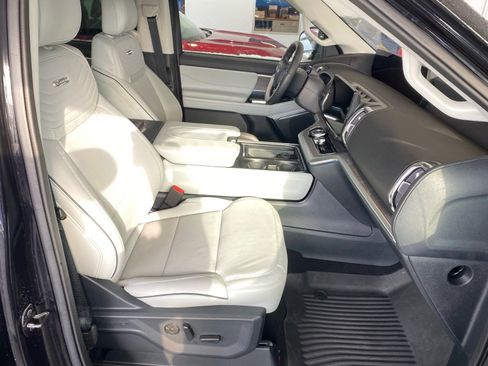 Used 2025 Ford Expedition Platinum w/ Platinum Ultimate Package image 21