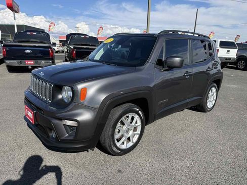 Used 2019 Jeep Renegade Latitude FWD image 3