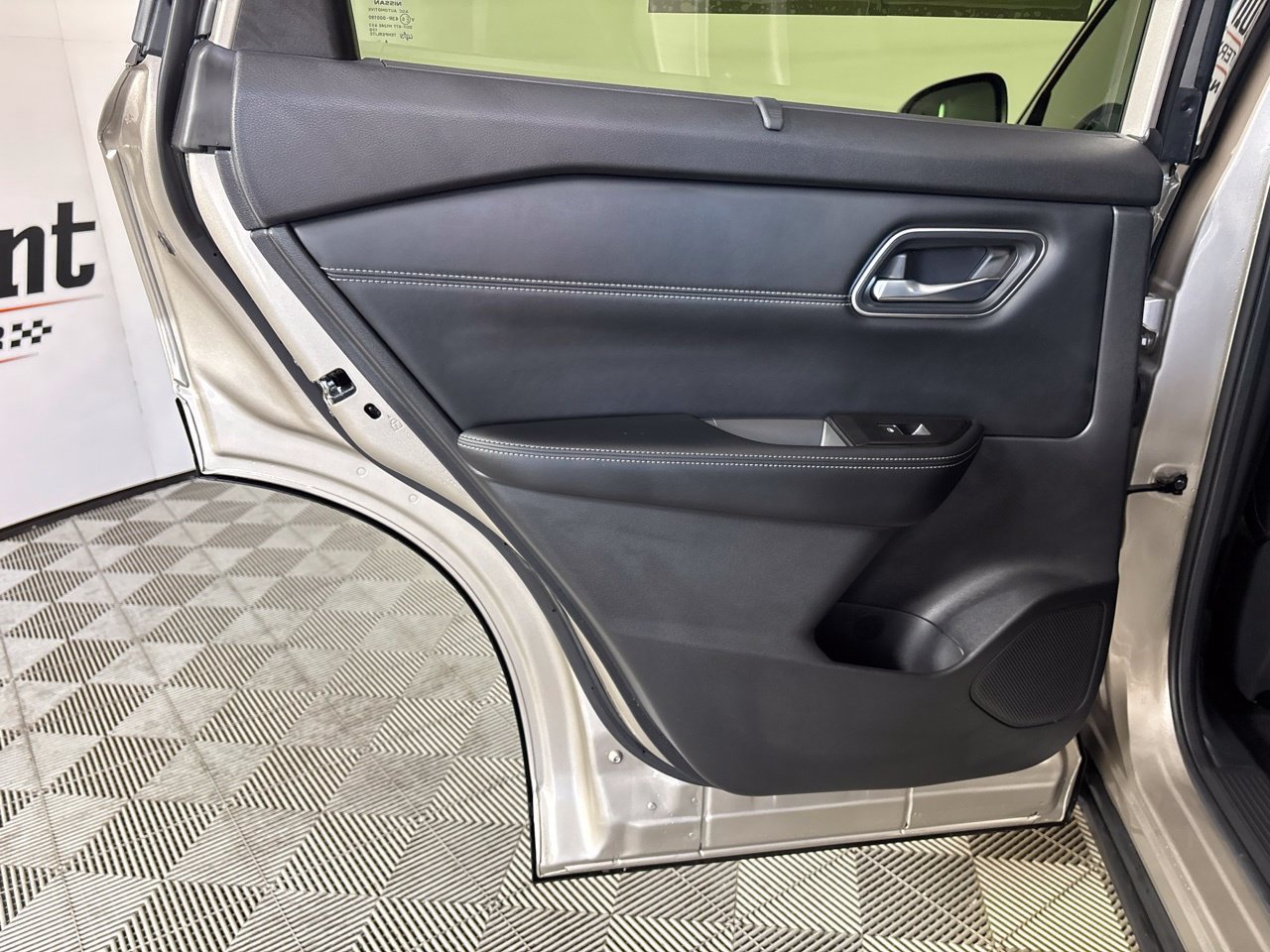 Used 2025 Nissan Rogue Platinum w/ Platinum Premium Package AWD/4WD image 27
