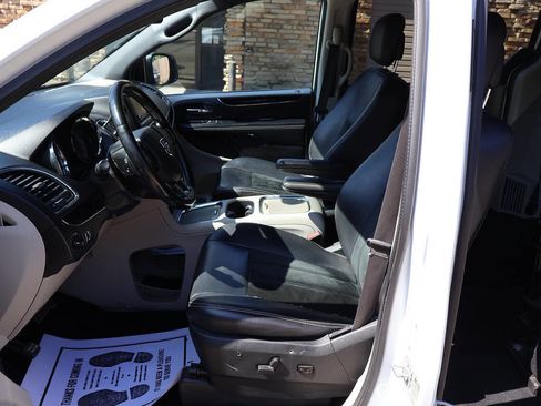 Used 2017 Dodge Grand Caravan SXT FWD image 31