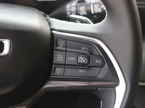 Used 2024 Jeep Grand Cherokee Limited w/ Black Appearance Package AWD/4WD image 22