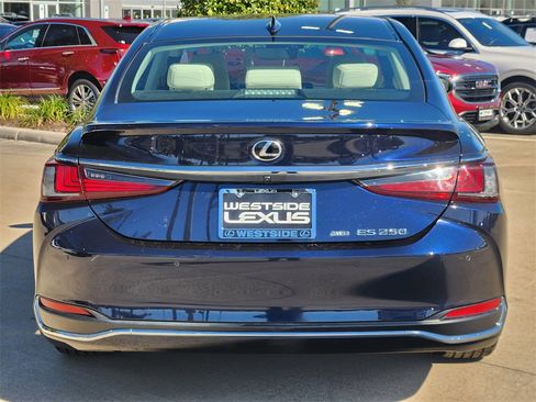 Used 2022 Lexus ES 250 w/ Premium Package image 6