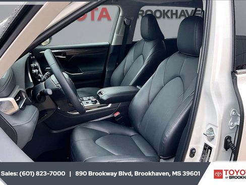 Used 2026 Toyota Highlander Limited AWD/4WD image 20