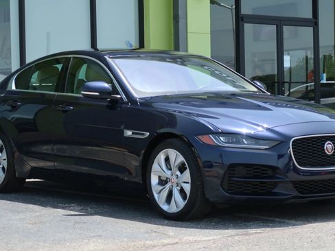 Used 2020 Jaguar XE S image 5