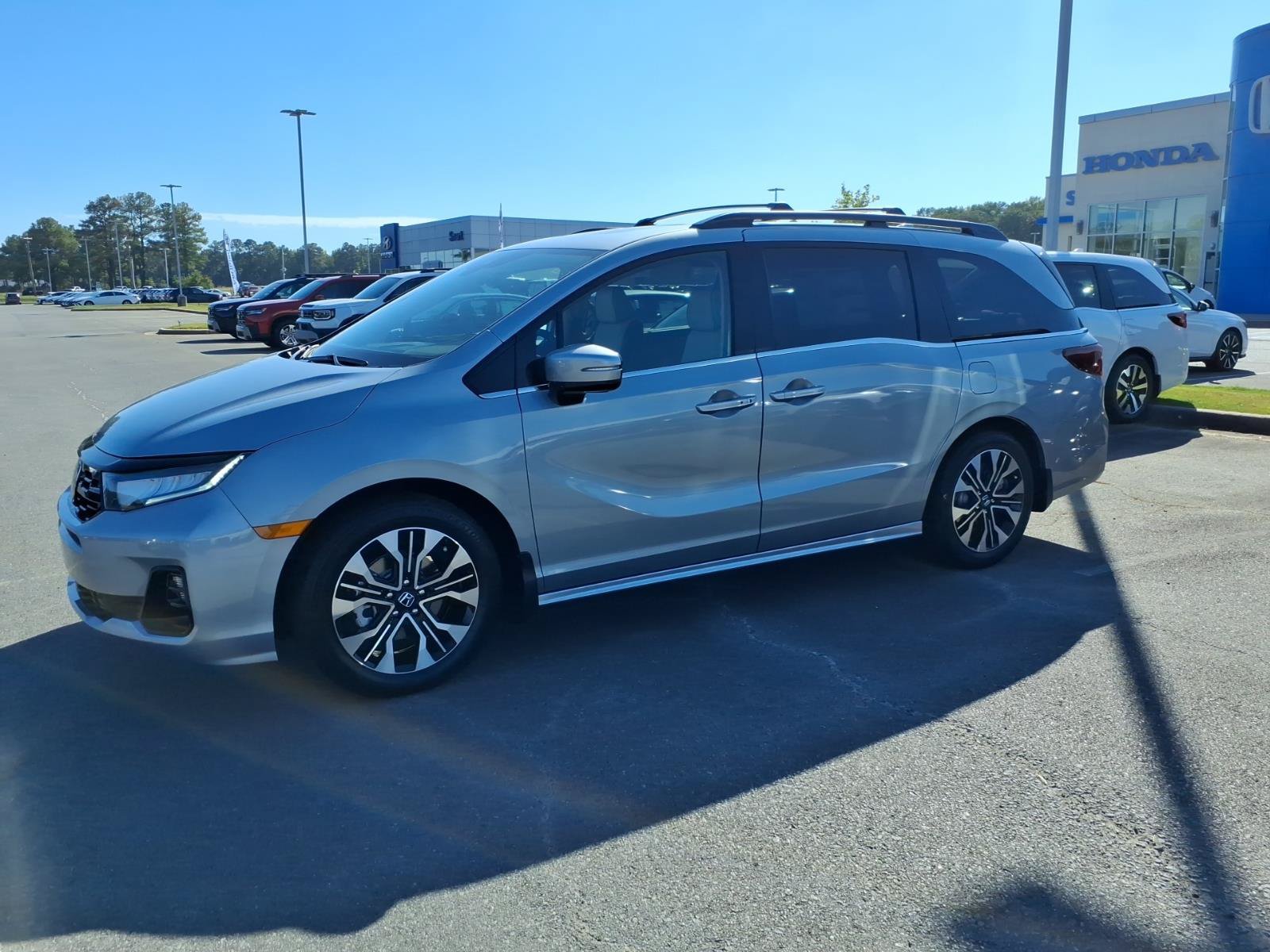 New 2027 Honda Odyssey Elite image 3