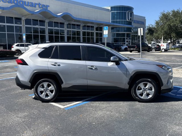 Used 2021 Toyota RAV4 XLE FWD image 3