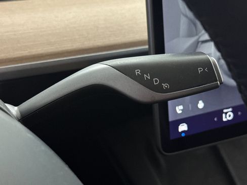Used 2021 Tesla Model Y Long Range AWD/4WD image 16