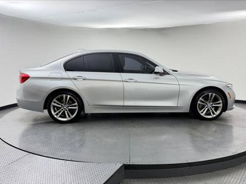 Used 2017 BMW 330i Sedan RWD image 9