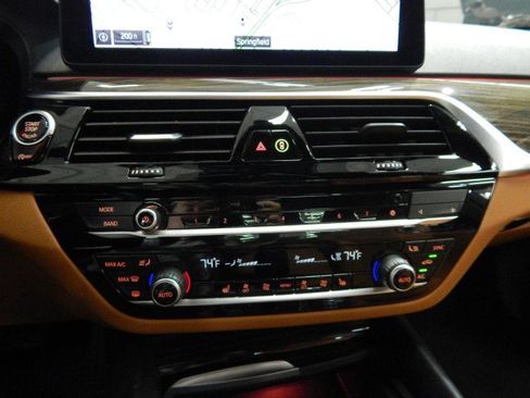 Used 2022 BMW 530i xDrive image 23