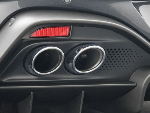 Used 2025 Aston Martin V8 Vantage Coupe image 21