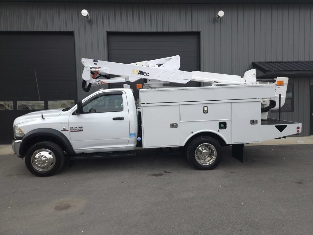 Used 2015 RAM 5500 Tradesman w/ Ambulance Prep Group RWD image 2