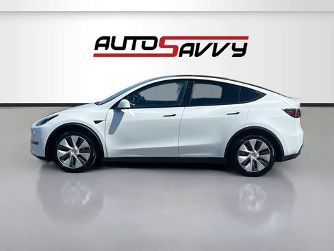 Used 2024 Tesla Model Y Long Range AWD/4WD image 4