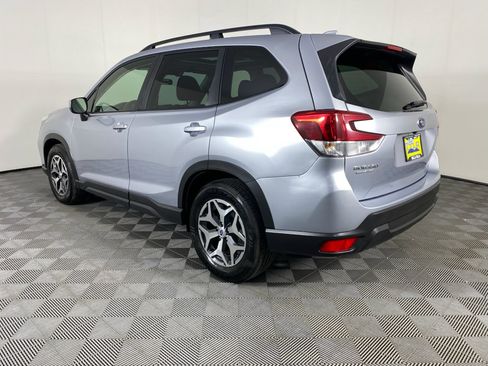Used 2020 Subaru Forester Premium AWD/4WD image 9