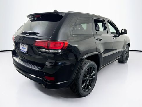 Used 2022 Jeep Grand Cherokee Laredo X image 5