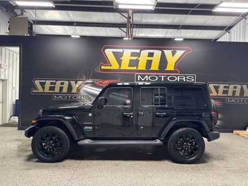 Used 2022 Jeep Wrangler Unlimited Sahara AWD/4WD image 3