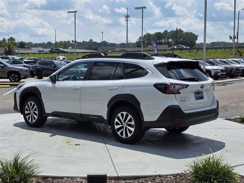 Used 2025 Subaru Outback Premium image 4