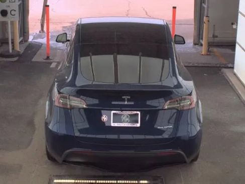 Used 2021 Tesla Model Y Long Range image 4