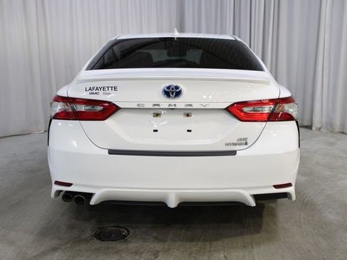 Used 2019 Toyota Camry SE w/ Sunroof Package image 30