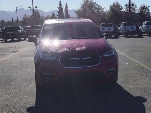 New 2026 Chrysler Pacifica Select image 3