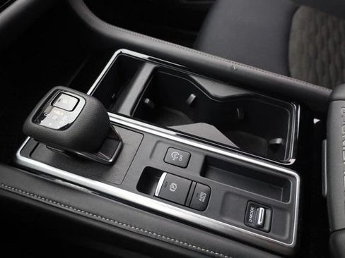 Certified 2025 Nissan Pathfinder SV FWD image 17