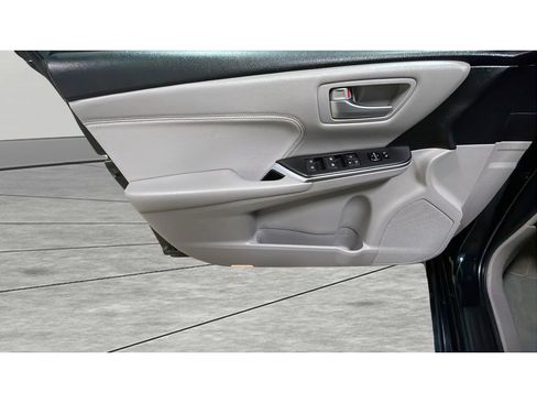 Used 2016 Toyota Camry XLE image 9