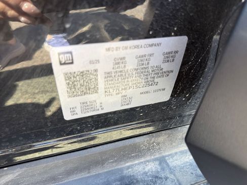 Used 2025 Chevrolet Trax LT FWD image 30