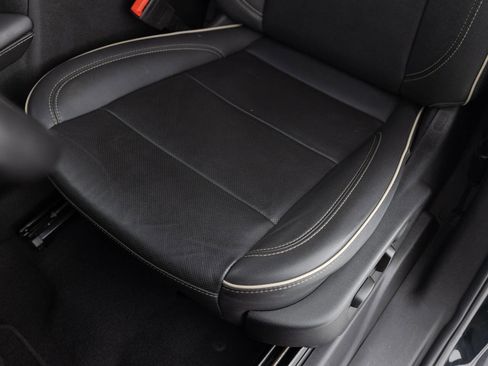 Used 2022 GMC Yukon XL SLT w/ SLT Luxury Package image 25