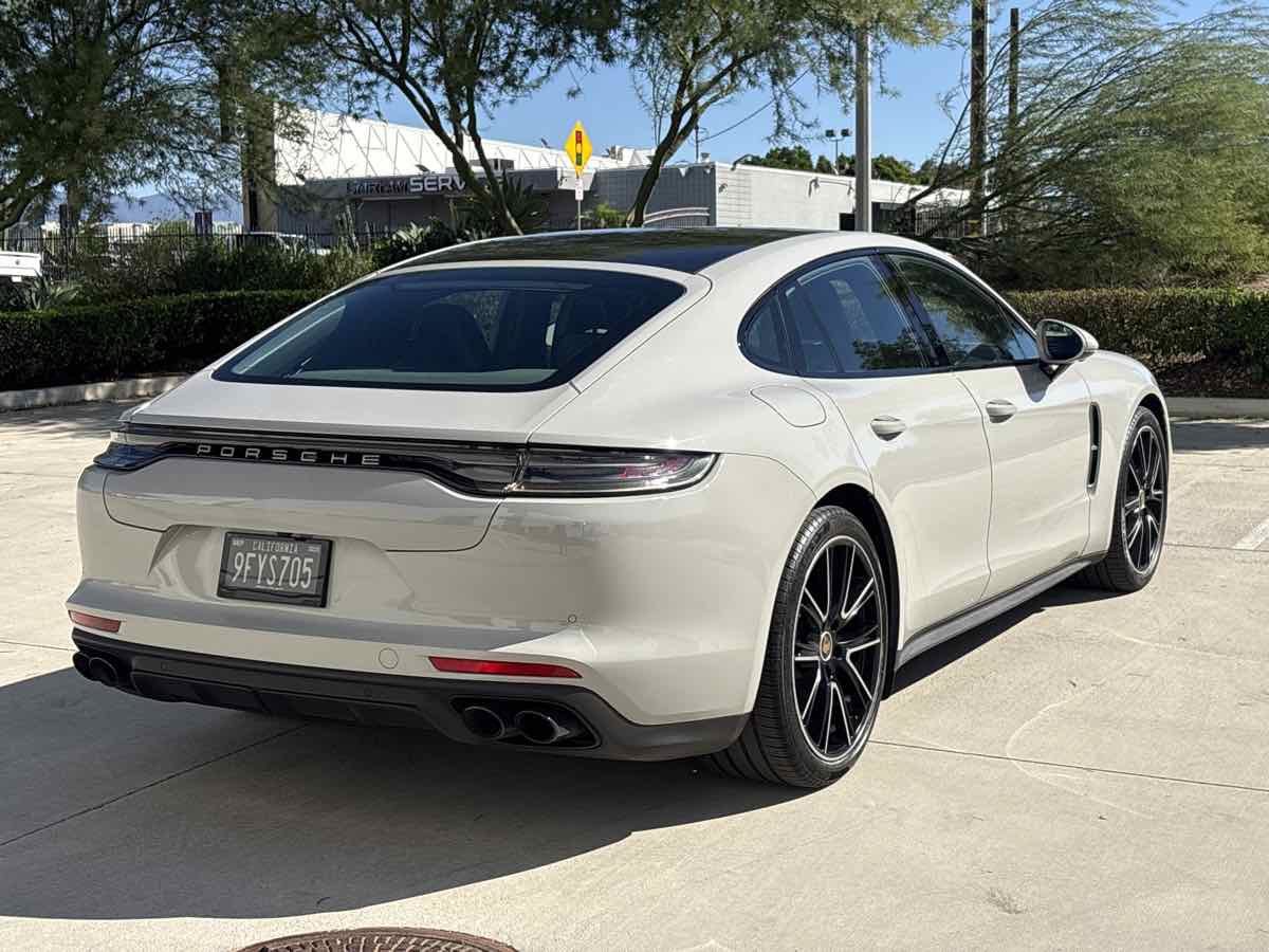 Used 2022 Porsche Panamera Platinum Edition w/ Assistance Package RWD image 3
