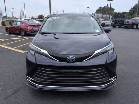 Certified 2024 Toyota Sienna XLE w/ XLE Plus Package FWD image 2