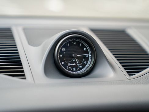 Certified 2025 Porsche Macan image 17